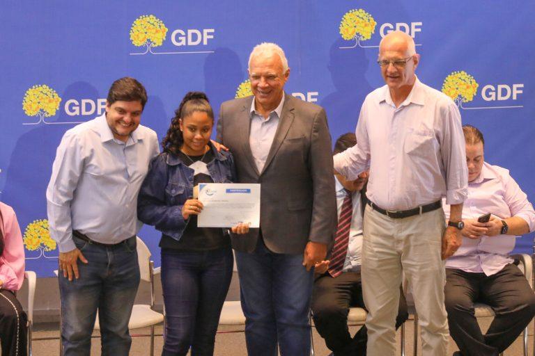 2 dentro 1 2048x1365 1