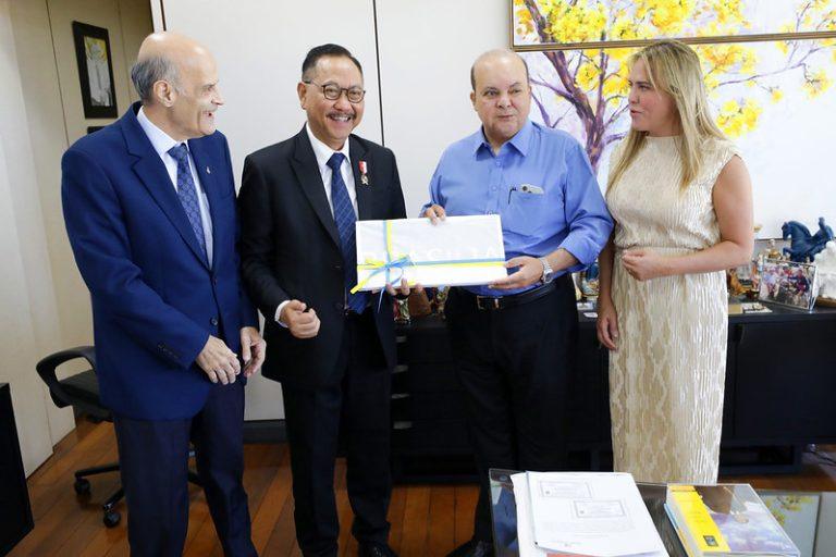 53660666036 ebd3d868af c