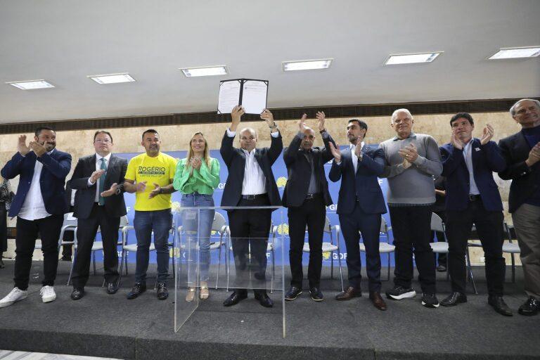 Dentro 1 1 3 1536x1024 1