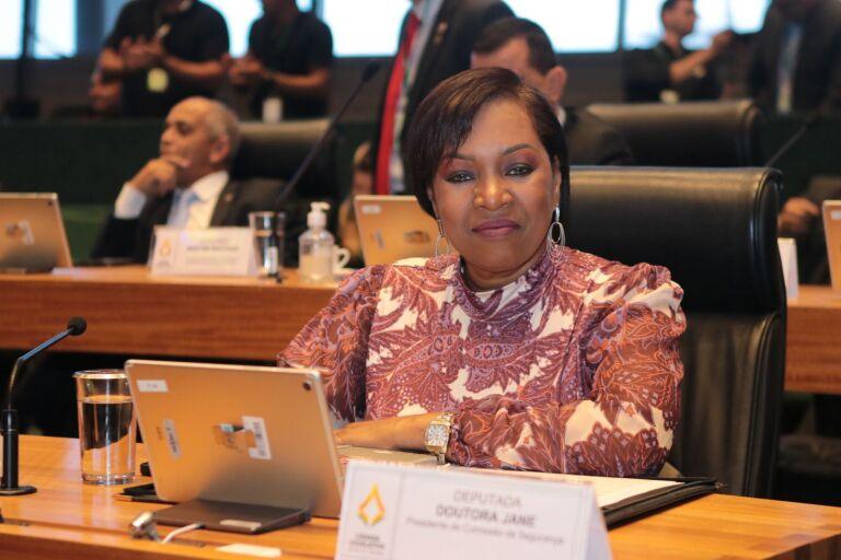 Doutora Jane Divulgacao Vertical 6