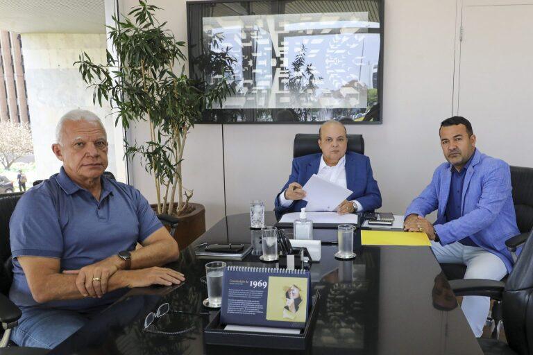 Dentro 1 1 3 1536x1024 1