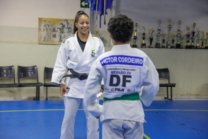 judoca pietra 696x464 1