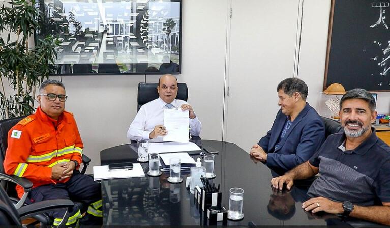 54210993493 1f45a529be c