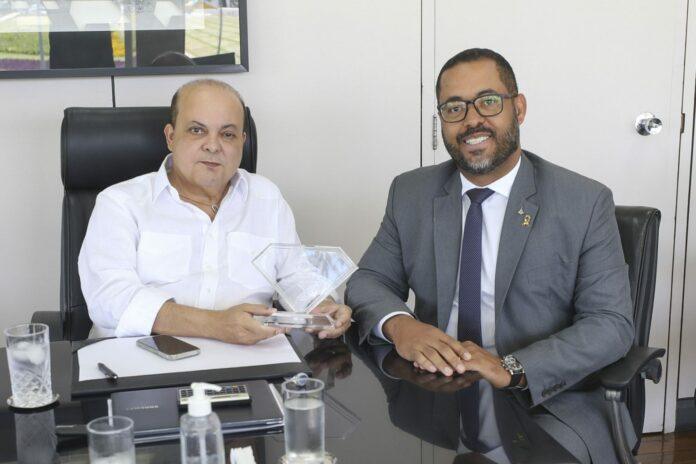 Dentro 1 1 4 1536x1024 2 696x464 1