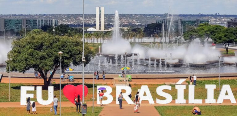 letreiro eu amo brasilia 696x343 1