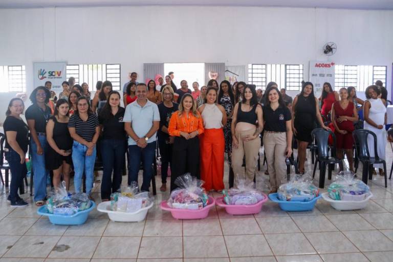 Secretaria de Promoção Social entrega 28 kit enxovais para gestantes em evento no CRAS do Pedregal