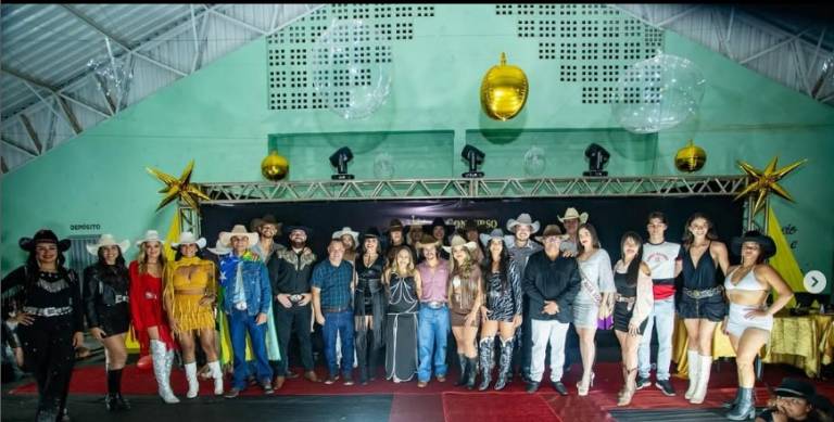 Final do concurso Embaixador e Rainha do Rodeio movimenta Arraiá dos Amigos Nordestinos em Novo Gama