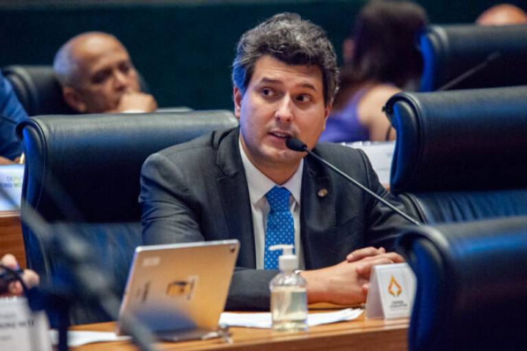 Eduardo Pedrosa destaca valorização dos servidores da saúde em PL 1709/2025