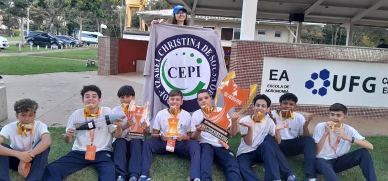 Alunos de Formosa garantem 1º e 3º lugares na Copa Centro-Oeste de Foguetes 2025