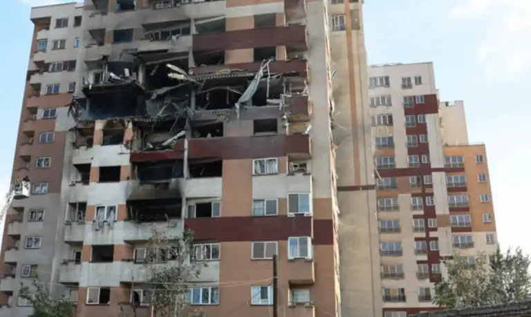 Vídeo: Irã dispara mísseis contra Israel em resposta a ataques