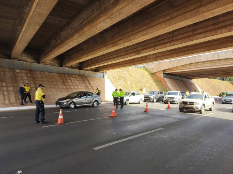 Fiscalização aborda mais de 650 veículos no fim de semana