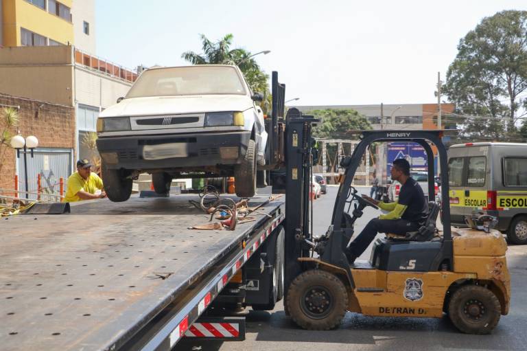 Operação DF Livre de Carcaças já retirou mais de 5 mil veículos abandonados das ruas da capital