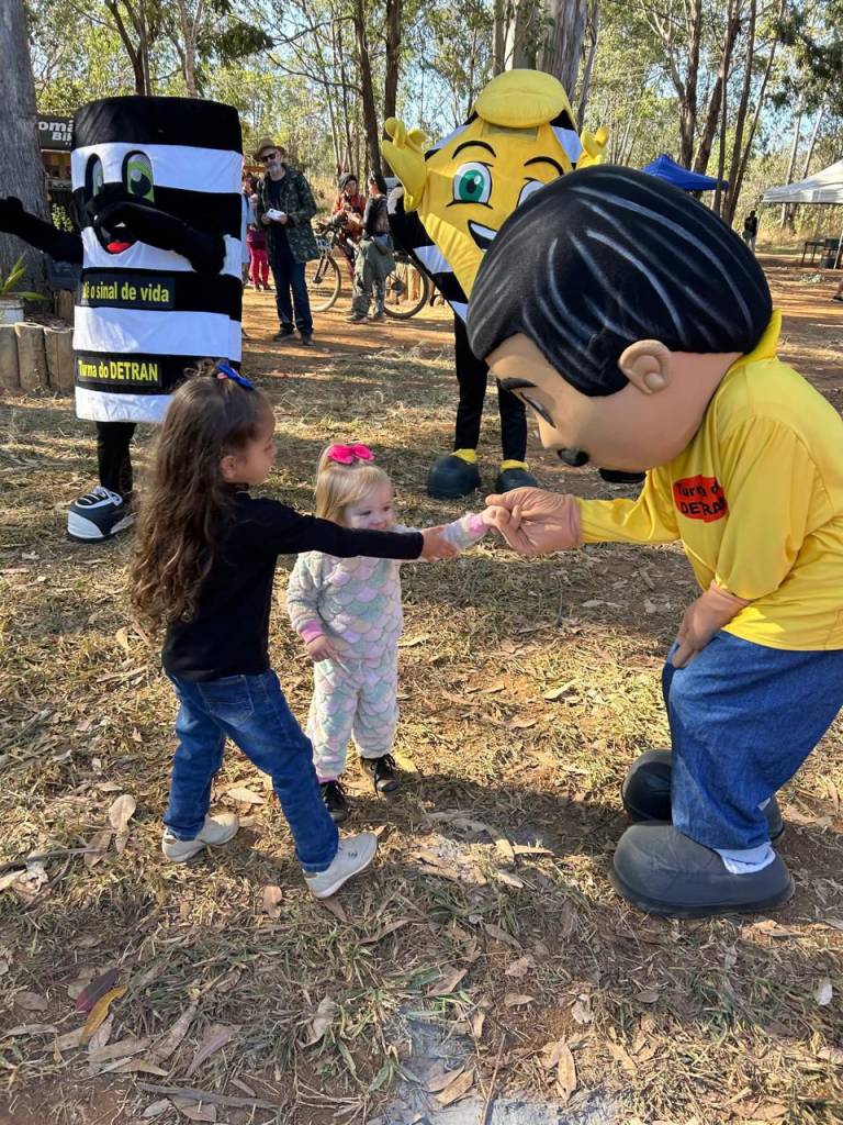 Ações educativas do Detran-DF alcançam mais de 2 mil pessoas no fim de semana