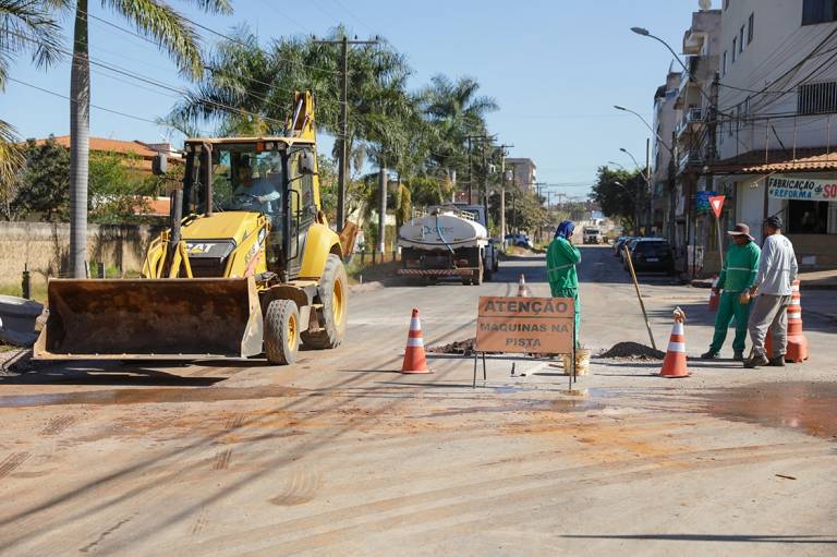 Obras no Bernardo Sayão vão beneficiar mais de 40 mil pessoas com asfalto novo, drenagem e calçadas acessíveis