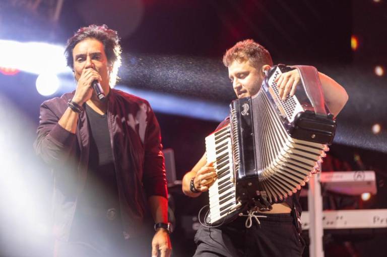 Guilherme e Santiago agitou a segunda noite de rodeio show em Novo Gama