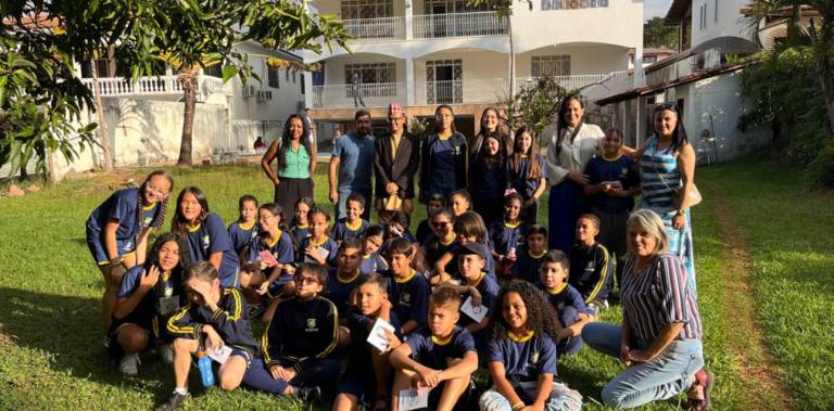 Do Cerrado ao Monte Everest: alunos de Cocalzinho visitam Embaixada do Nepal pelo Programa Embaixada de Portas Abertas