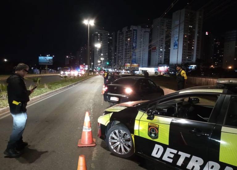 Fiscalização do Detran-DF aborda mais de 650 veículos no fim de semana