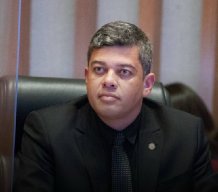 Ibaneis convoca reunião com cúpula do MDB para discutir possível expulsão de Daniel Donizet