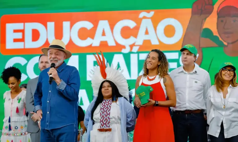 Lula mantém disposição para o diálogo, mas critica recusa de Trump