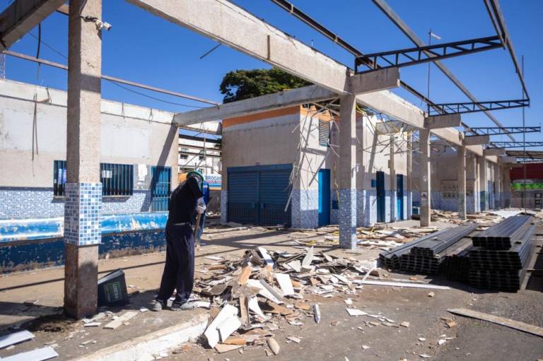 Reforma da rodoviária de Novo Gama avança coma retirada da antiga