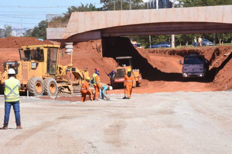 Com férias e estiagem, GDF intensifica obras para acelerar entregas