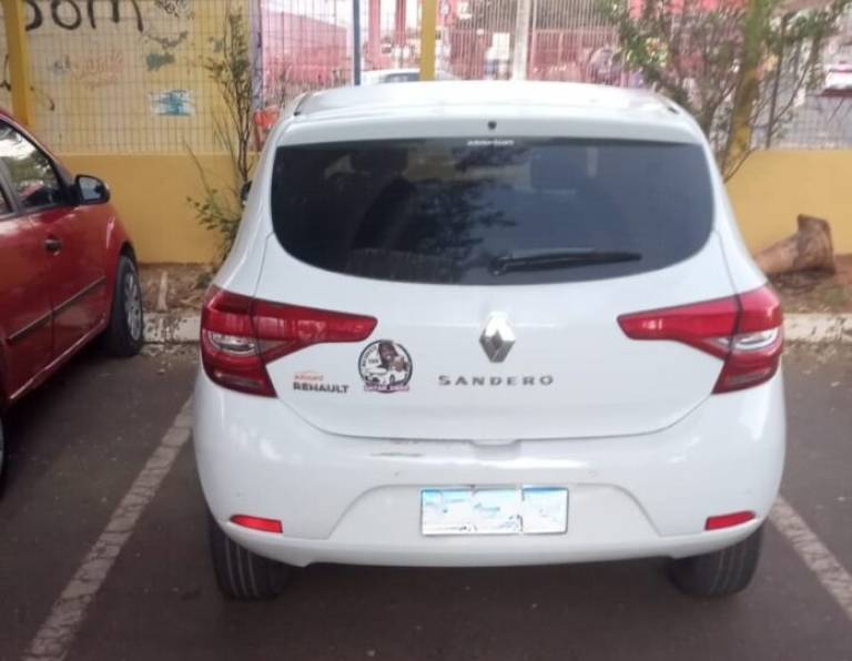 Mulher é flagrada dirigindo sem CNH após prova teórica no Detran-DF