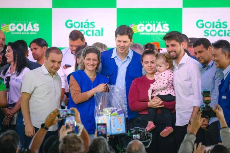Goiás Social leva benefícios e serviços a Valparaíso
