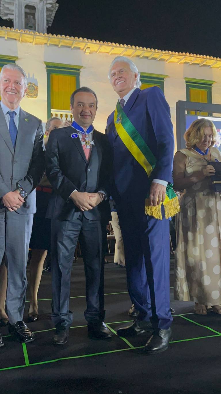 Pábio Mossoró recebe Comenda da Ordem do Mérito Anhanguera das mãos de Ronaldo Caiado, na cidade de Goiás