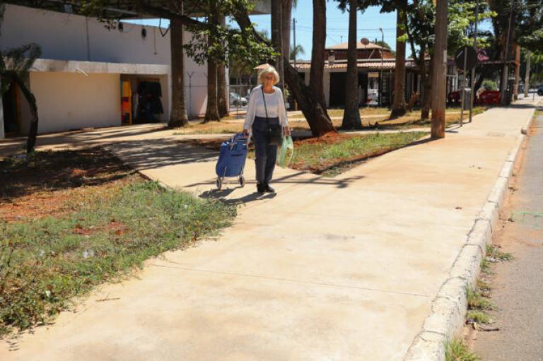 GDF entrega mais de 21 quilômetros de novas calçadas no Cruzeiro