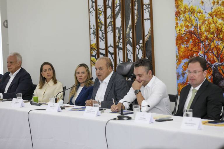 Governador define prioridades para o segundo semestre em reunião com secretários e presidentes de empresas