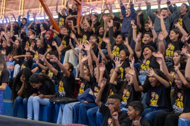 Formatura do PROERD reúne alunos do ginásio de esportes da praça da bíblia