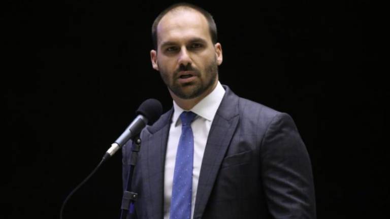 Carlos e Eduardo Bolsonaro serão ouvidos no caso da “minuta do golpe”