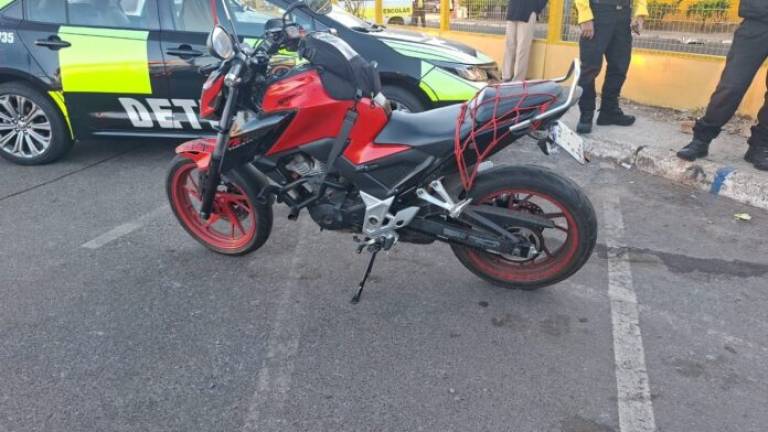 Candidato à habilitação é flagrado pilotando moto a caminho da prova do Detran-DF