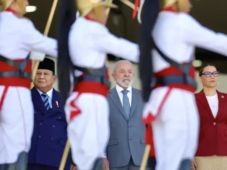 Janja reage a perguntas de jornalistas com termo ‘vira-latas’