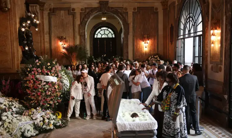 Preta Gil é velada no Theatro Municipal do Rio de Janeiro