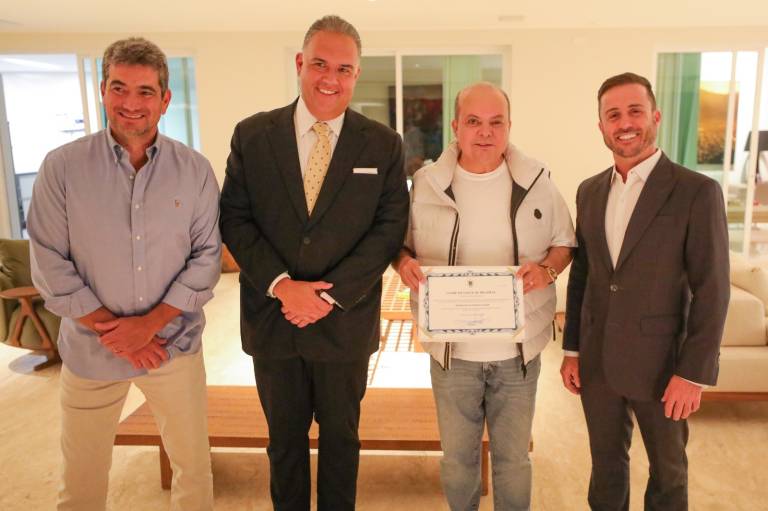 Governador Ibaneis recebe título de sócio benemérito do Clube de Golfe de Brasília