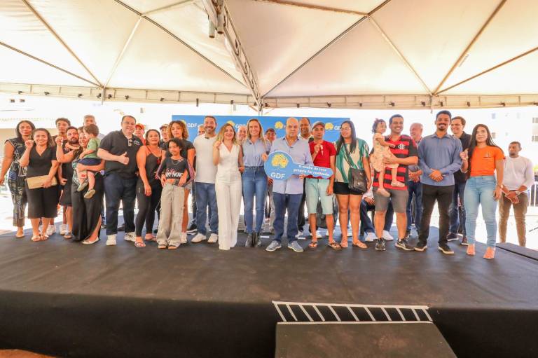 Ibaneis entrega mais 704 moradias no Itapoã Parque e anuncia duplicação de via na região