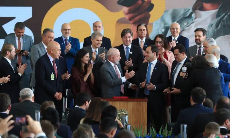 Lula assina decreto da TV 3.0; novo sistema deve começar em 2026&nbsp;