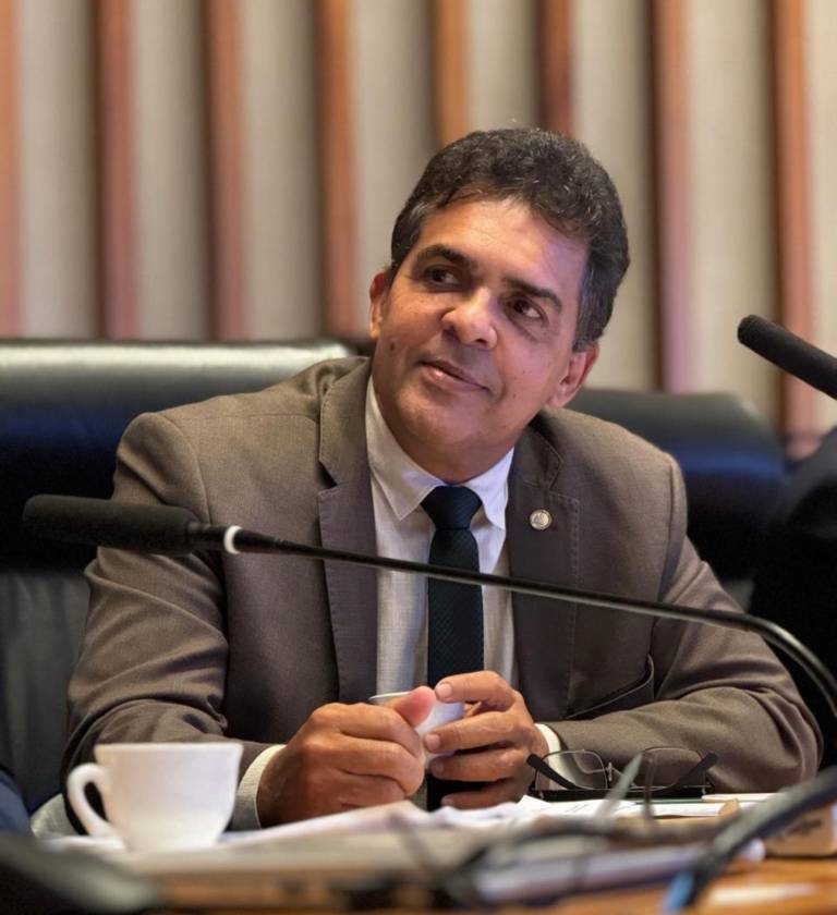 Ricardo Vale destaca oito leis em defesa da educação no Distrito Federal