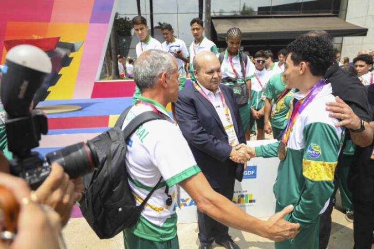 Ibaneis visita à arena dos Jogos da Juventude incentiva prática esportiva