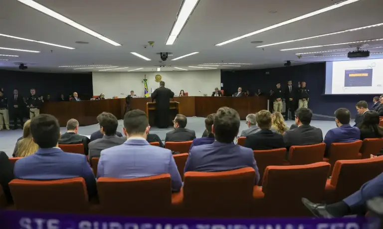 Com voto de Moraes, STF retoma nesta terça julgamento de Bolsonaro