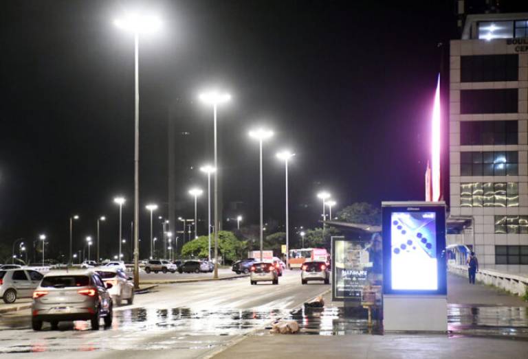 Três regiões do DF ganham mais de 1,7 mil luminárias de LED