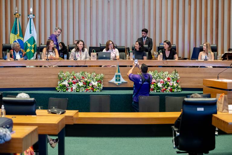 CLDF celebra meio século do curso de enfermagem da UnB