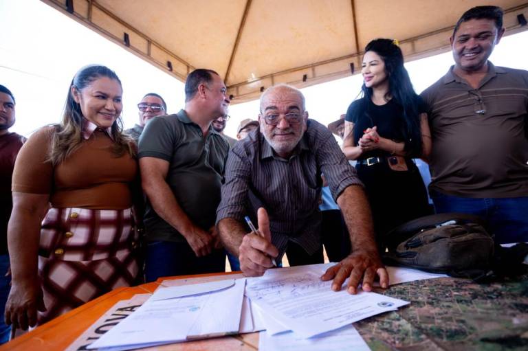 Governo de Novo Gama assina ordem de serviço para pavimentação no bairro Vale das Andorinhas