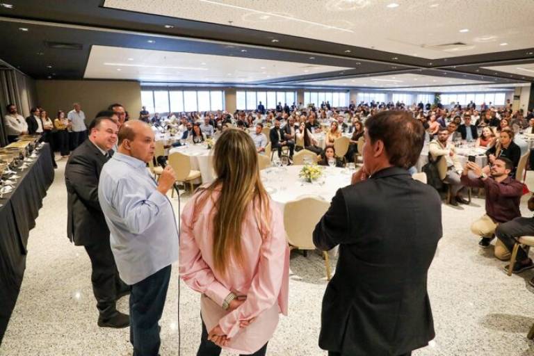 Ibaneis destaca regularização e moeda social como avanços para o segmento religioso