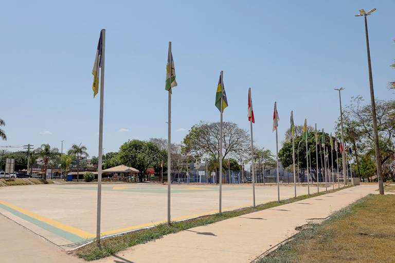 Praça dos Estados da Candangolândia ganha estacionamento, paisagismo, iluminação e novas áreas esportivas