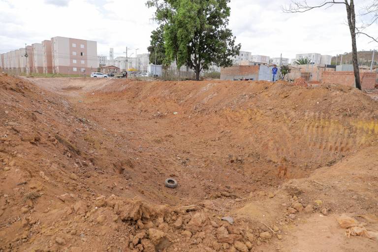 Bacias de contenção vão minimizar danos das chuvas no bairro Zumbi dos Palmares, em São Sebastião