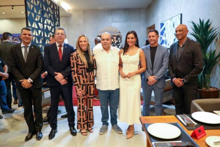 Ibaneis é homenageado em evento do dia do auditor-fiscal da Receita do DF