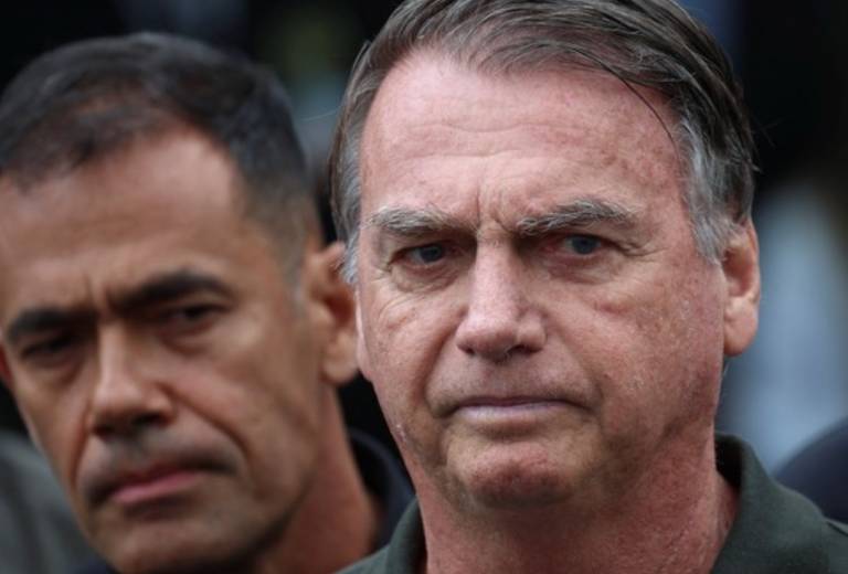 Jair Bolsonaro é condenado a pagar indenização de R$ 1 milhão após comparar cabelo de homem negro com ‘criatório de barata’