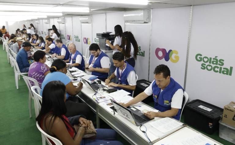 Governo de Goiás entrega mais de 2 mil benefícios sociais em Formosa